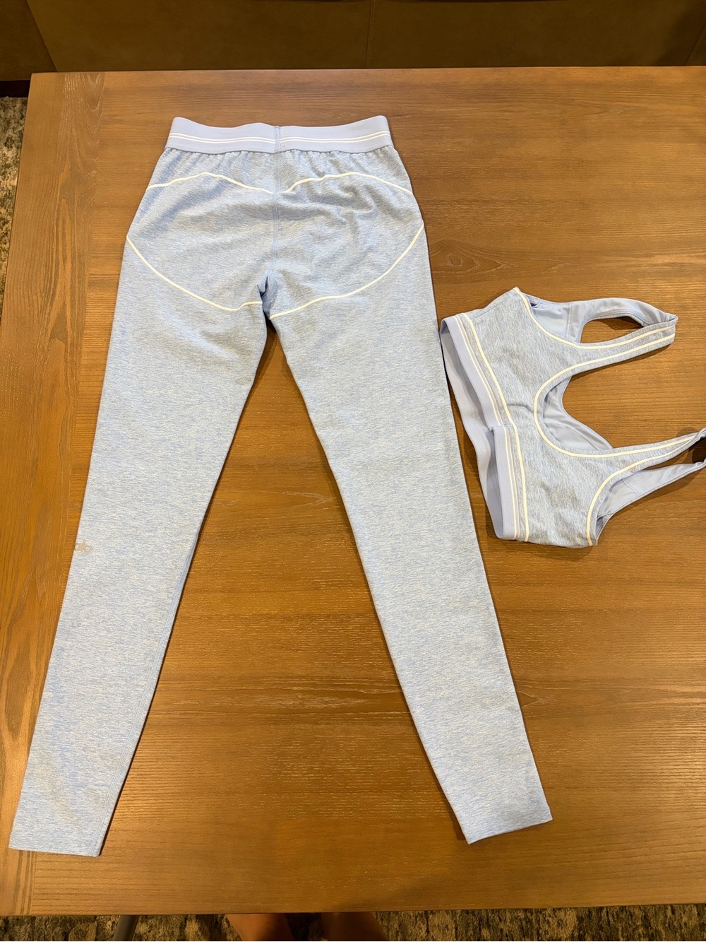 ALO Yoga Light Blue High-Rise Leggings with Matching Sports Bra - Picture 3 of 7
